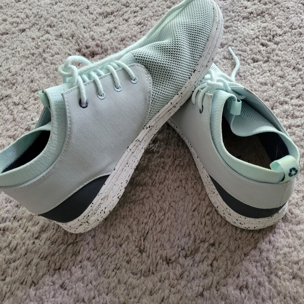 Saola Sneakers View 3